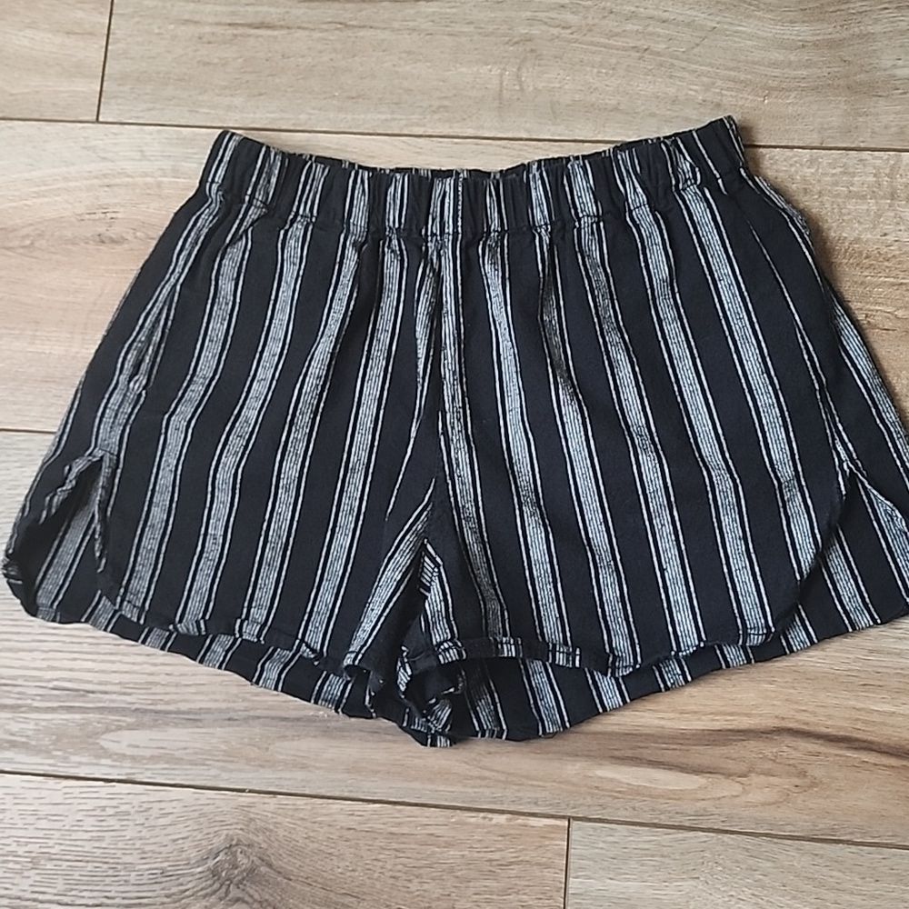 Brandy Melville Sami Shorts - Picture 4 of 7